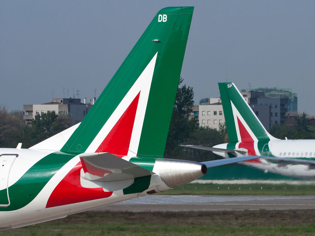 Two tails a Irbus 320 of Alitalia